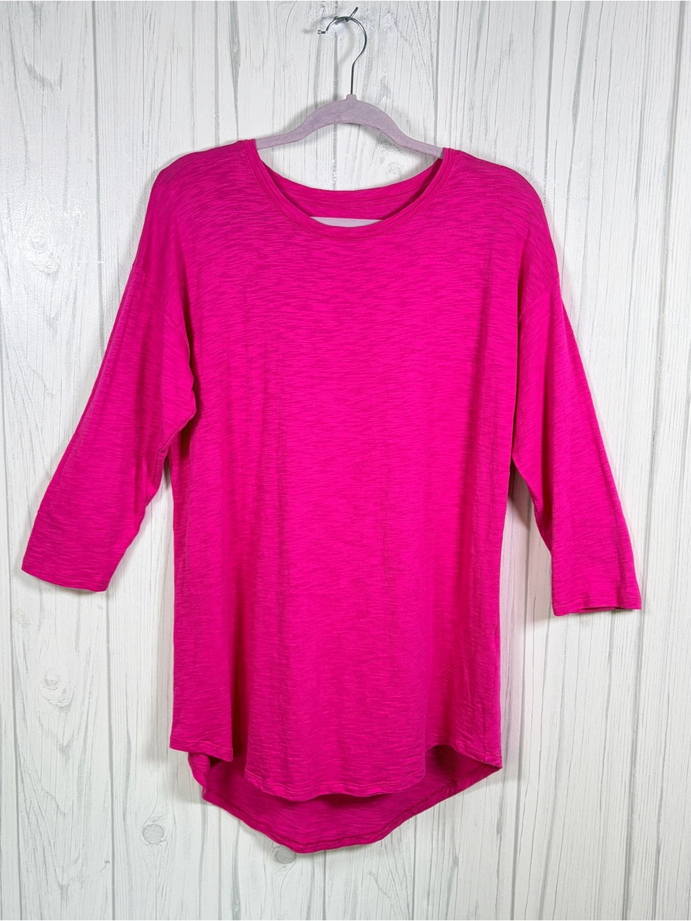 CHICO'S The Ultimate Tee in Fucshia 3/4 Sleeves Rounded Hem, Medium